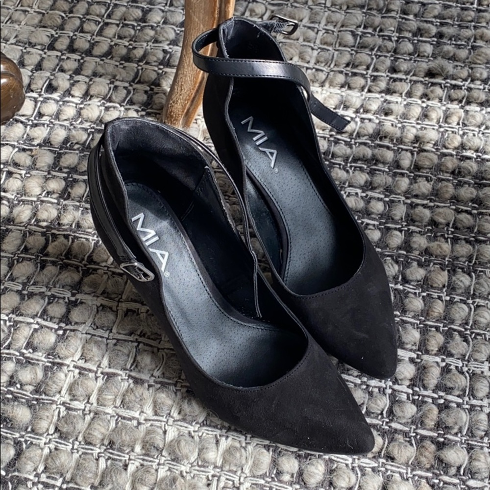 Black suede pointed toe with leather strap